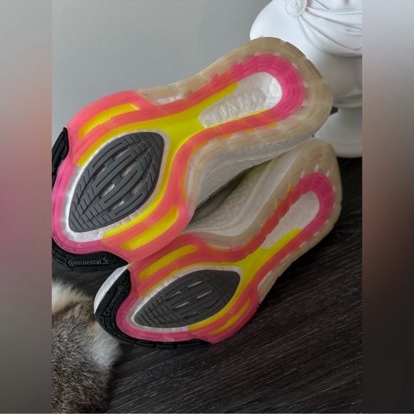 Adidas Ultraboost 21 Running Shoe - Picture 4 of 5